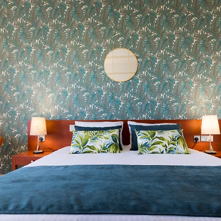 Iris Hotel 3*