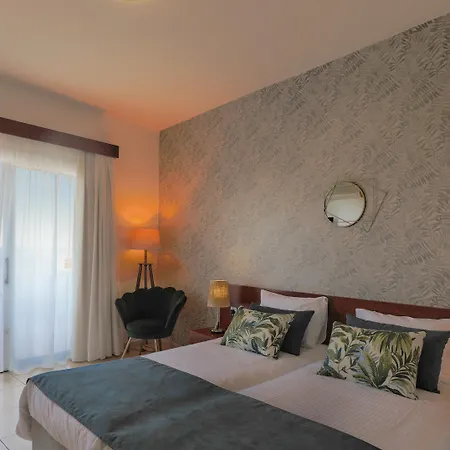 Iris Hotel