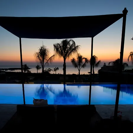 Iris Hotel 3*