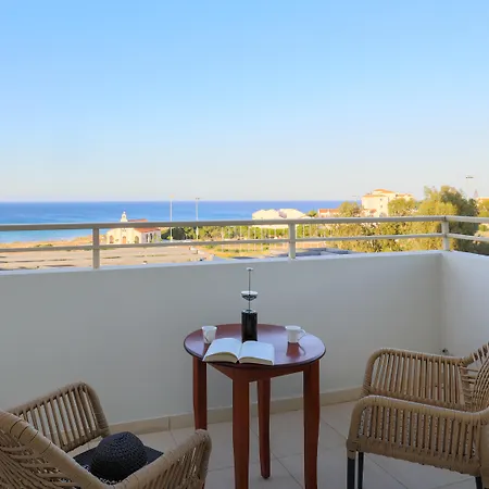 Iris Hotel 3*