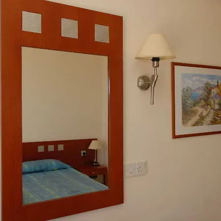 Iris Hotel