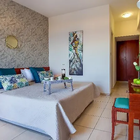 Iris Hotel 3*